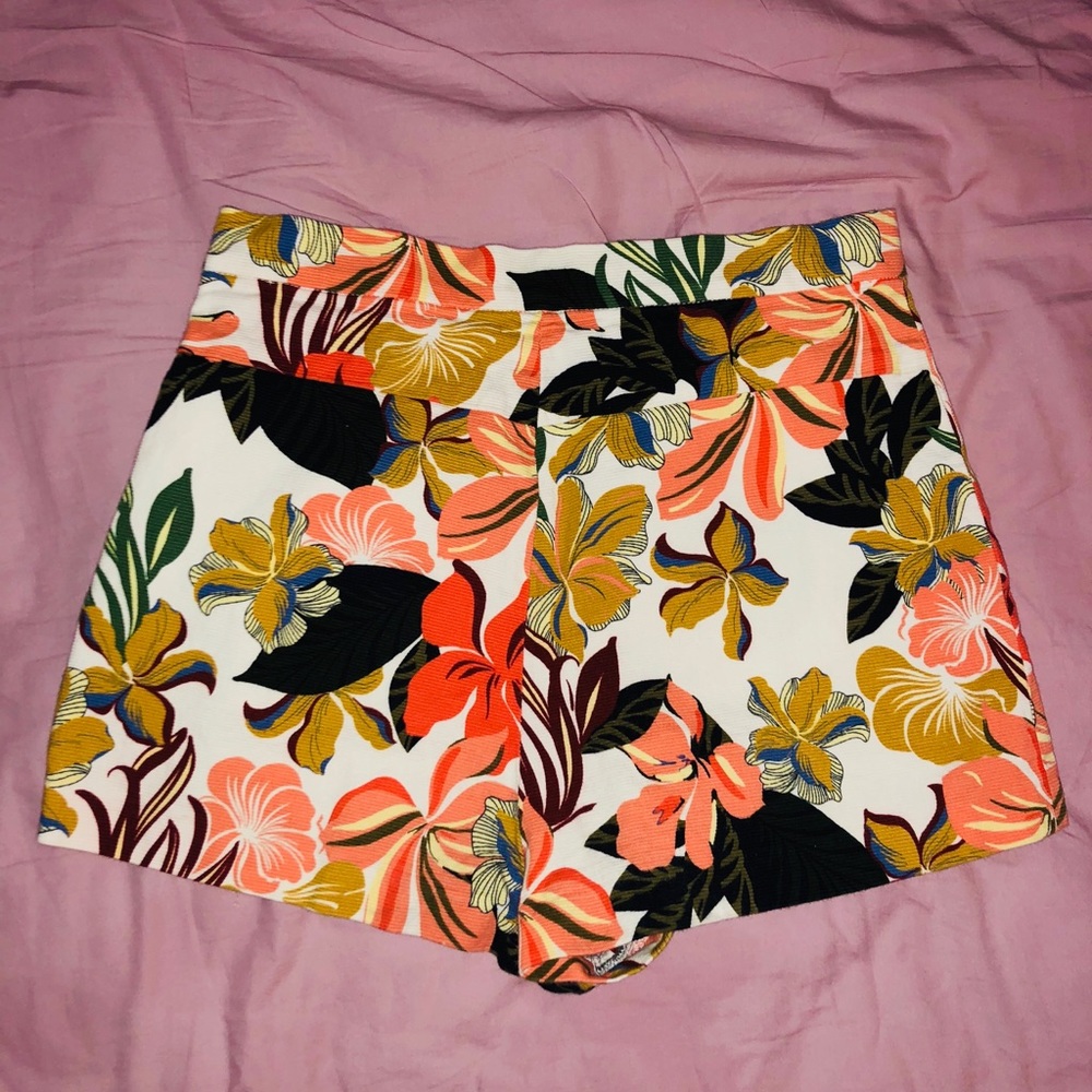 Zara high waisted floral shorts diagonal pockets
